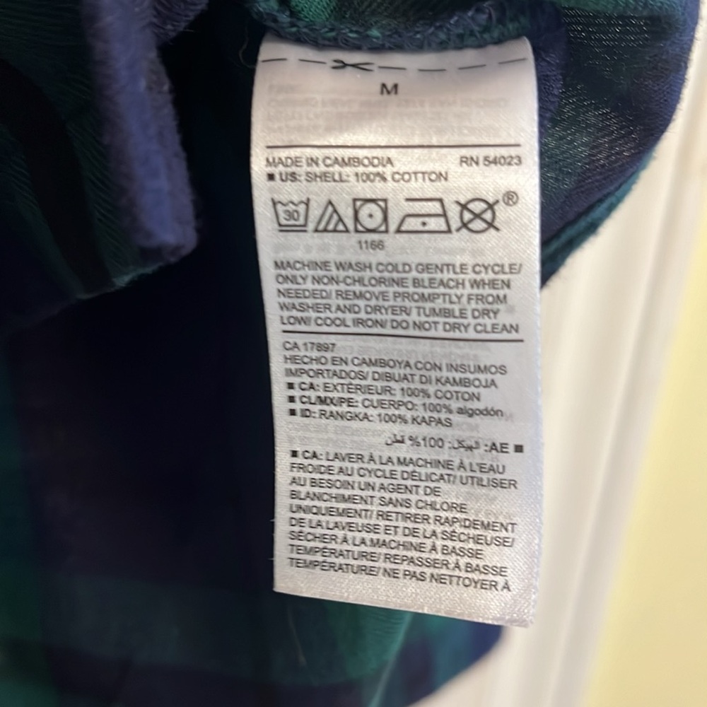 Old Navy Classic button down flannel  size medium. Watch plaid. - Picture 3 of 4